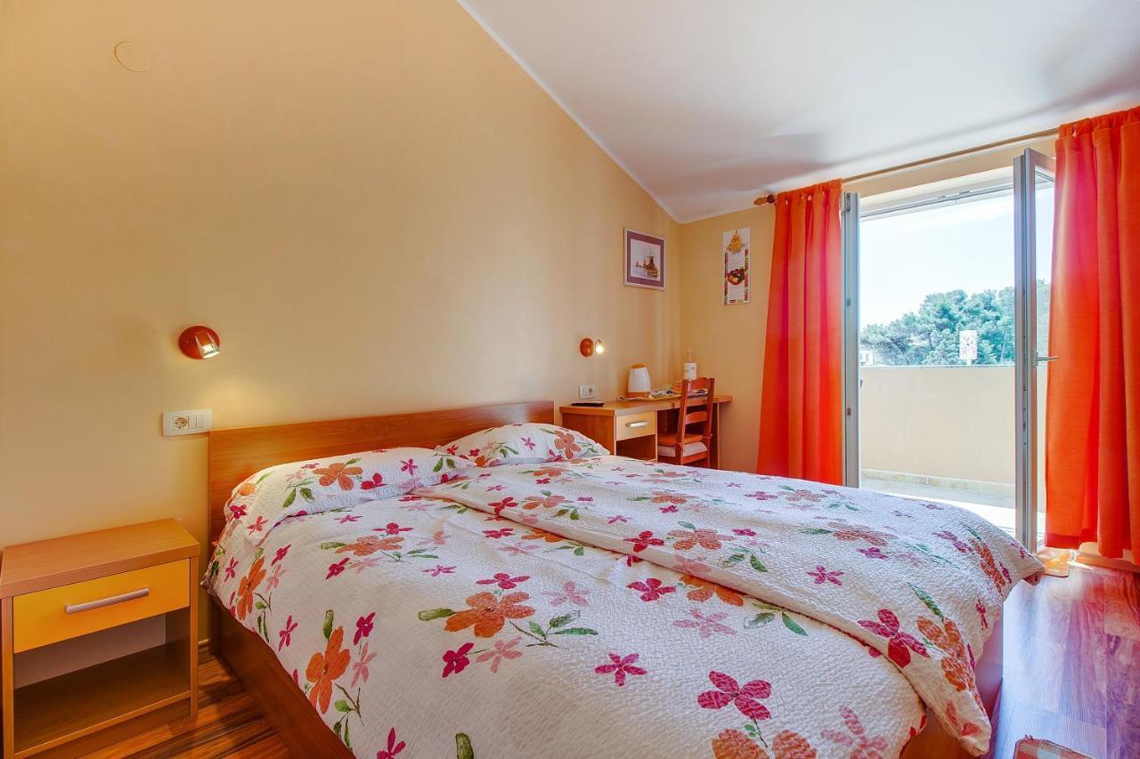 Apartments And Rooms By The Sea Nerezine, Losinj - 11815 Zewnętrze zdjęcie