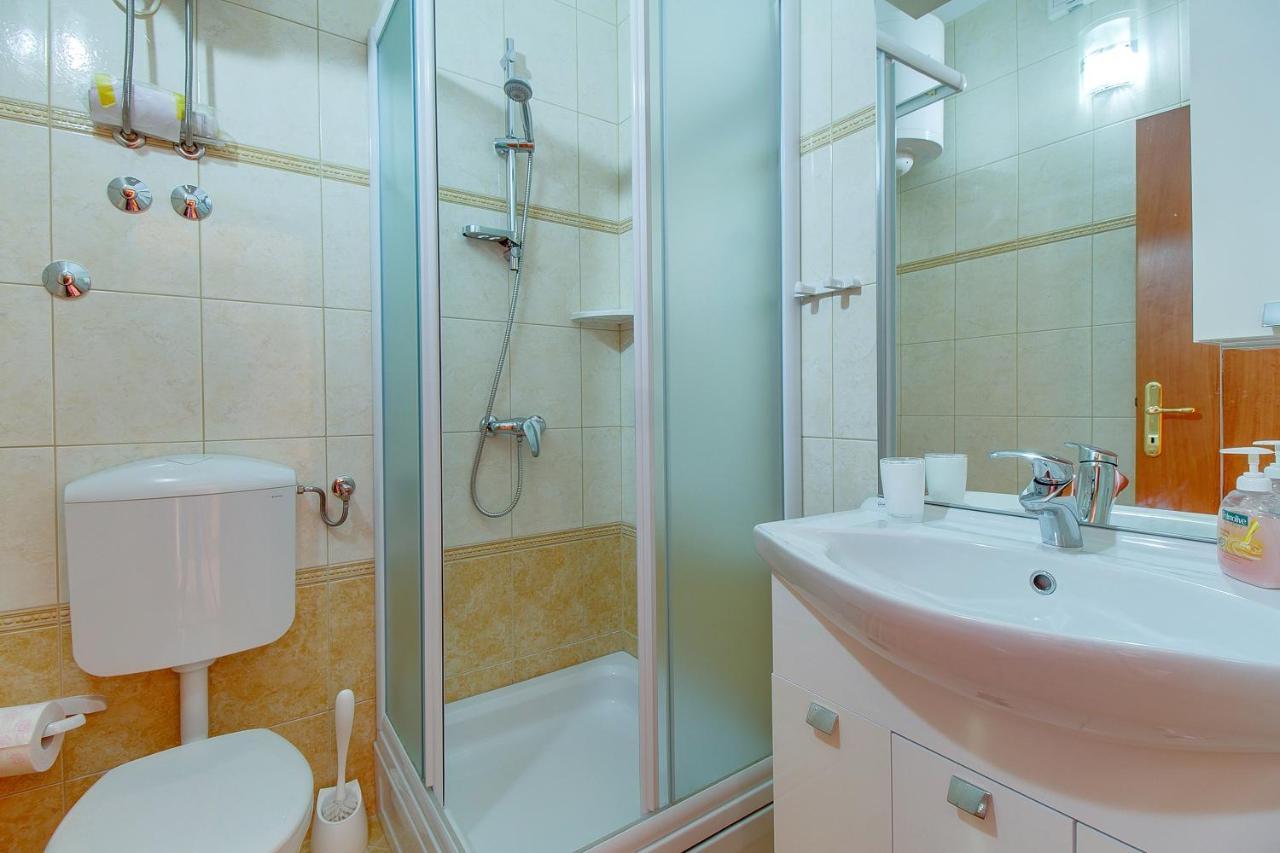 Apartments And Rooms By The Sea Nerezine, Losinj - 11815 Zewnętrze zdjęcie