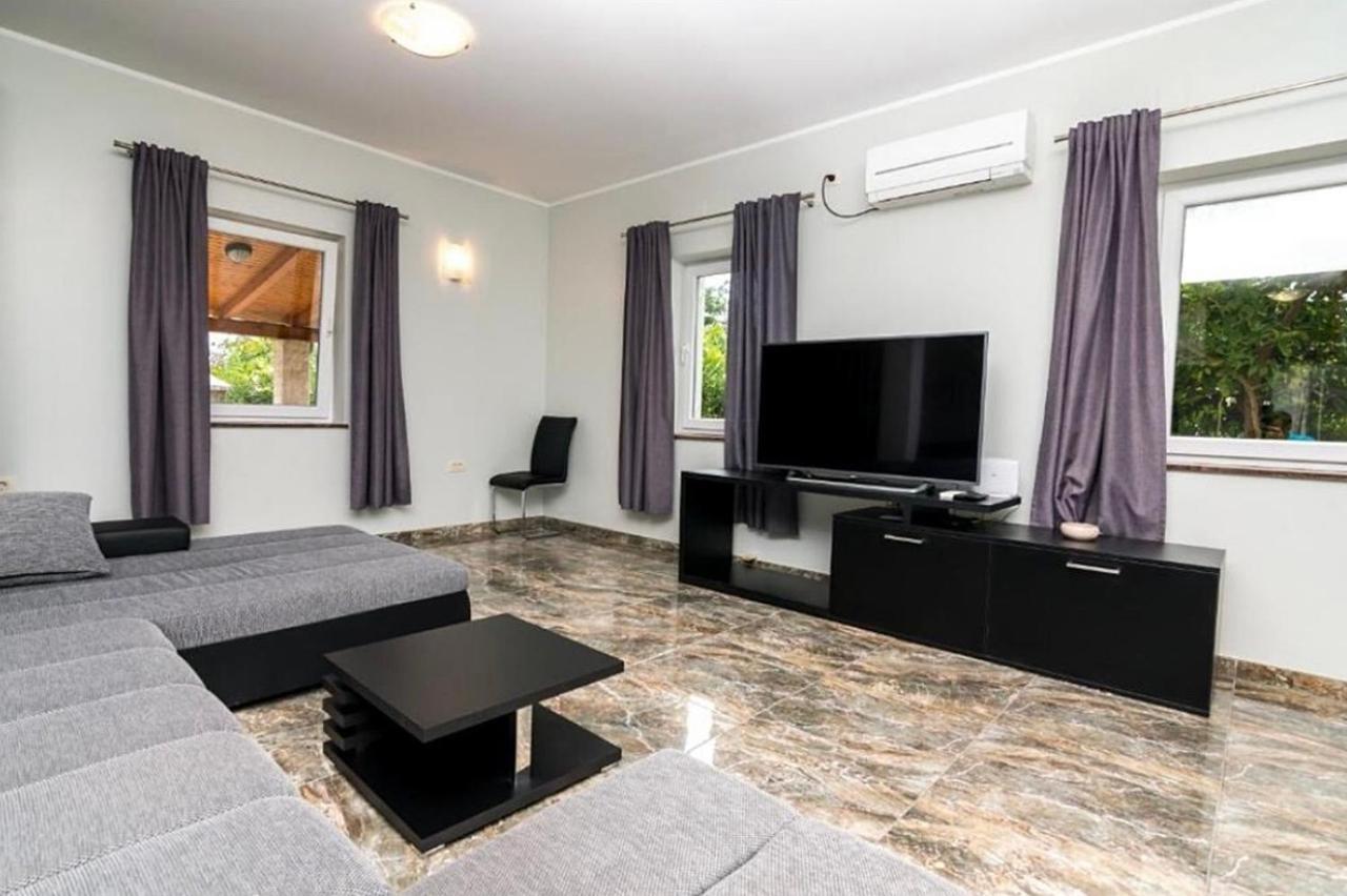 Apartments And Rooms By The Sea Nerezine, Losinj - 11815 Zewnętrze zdjęcie